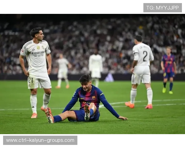 巴萨门将参加发球训练，后场发起攻势更具多样性