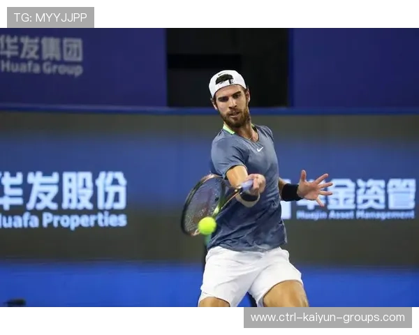 网球天才用奇葩发球方式震惊现场 网球天才用奇葩发球方式震惊现场