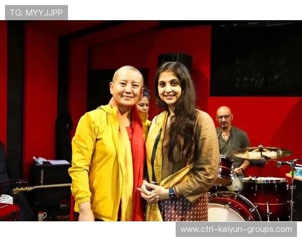 印度主场氛围太炸，全场歌声不停，印度歌手演唱会