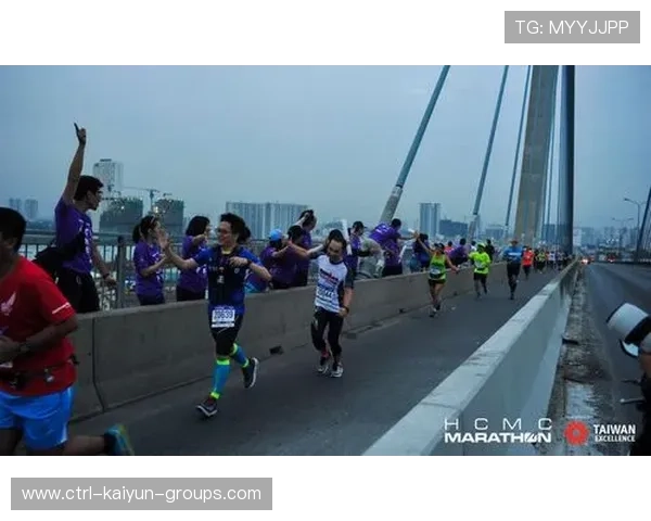 胡志明市马拉松:越南跑者再创新纪录,赛事精彩不断!,越南胡志明街拍 胡志明市马拉松:越南跑者再创新纪录,赛事精彩不断!,越南胡志明街拍