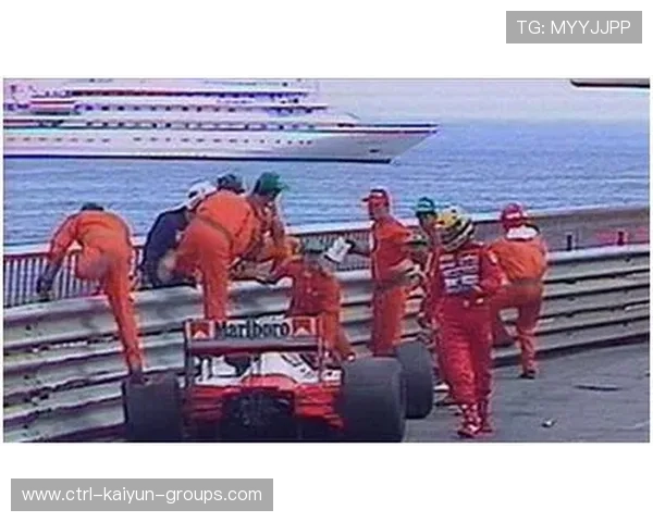 F1排位赛“红旗之乱”：街道赛事故频发导致多次中断